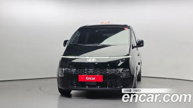 Hyundai Staria 2024 thumb 3
