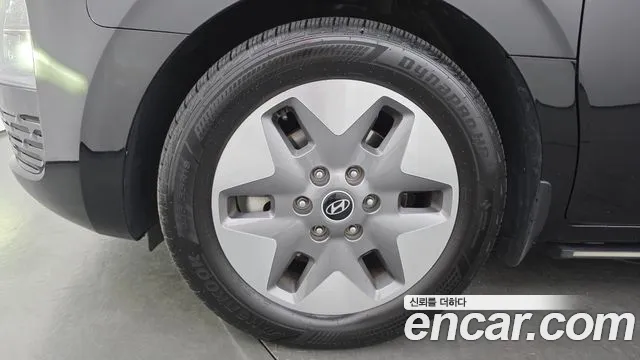 Hyundai Staria 2024 thumb 5