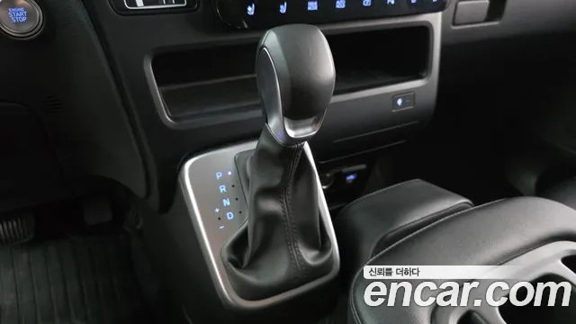 Hyundai Staria 2024 thumb 9
