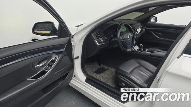 BMW 5-Series 2013 thumb 9