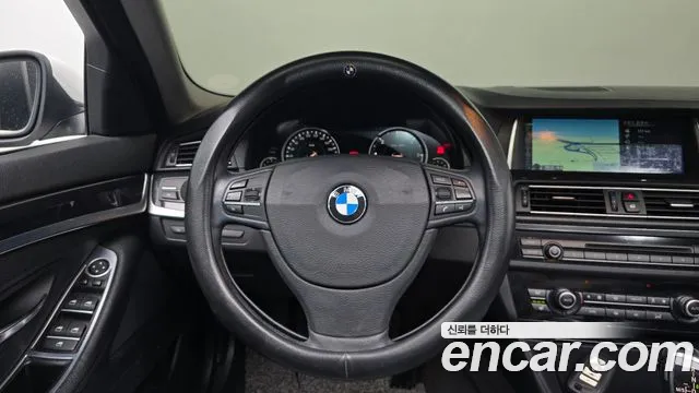 BMW 5-Series 2013 thumb 12