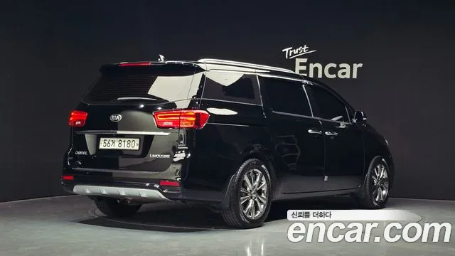 Kia Carnival 2019 thumb 2