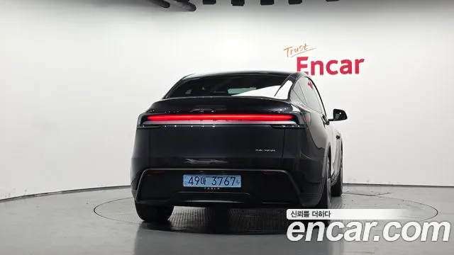 Tesla Model Y 2026 thumb 3