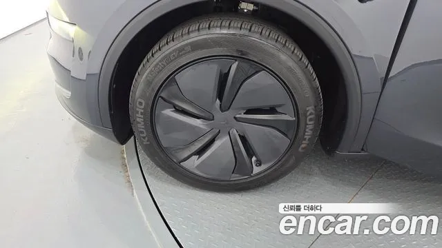 Tesla Model Y 2026 thumb 4