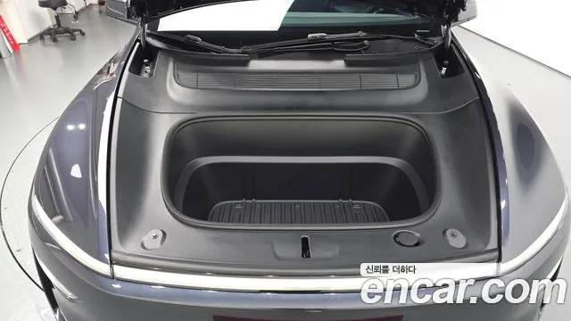Tesla Model Y 2026 thumb 5