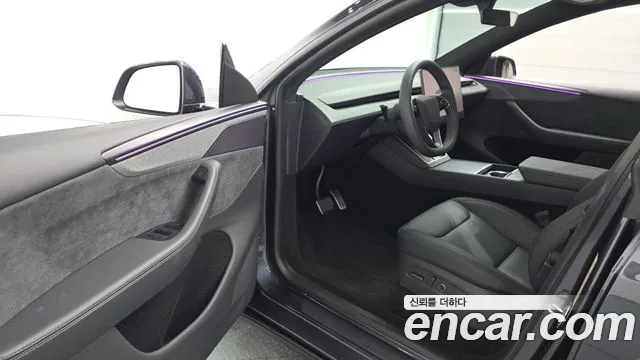 Tesla Model Y 2026 thumb 9