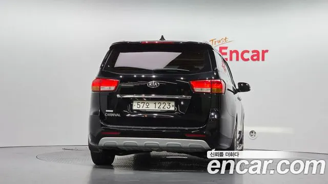 Kia Carnival 2015 thumb 4