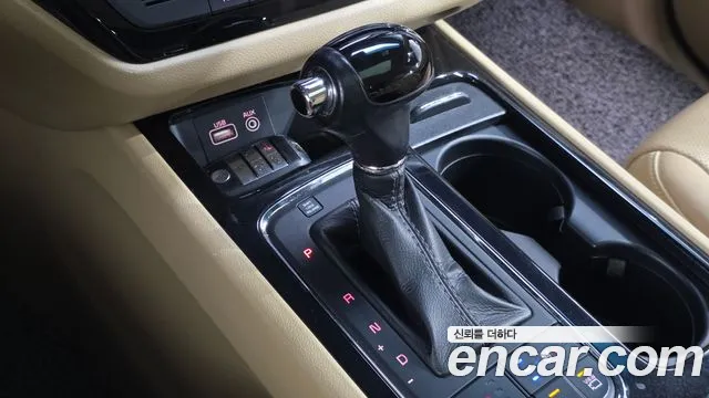 Kia Carnival 2015 thumb 9