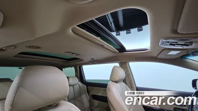 Kia Carnival 2015 thumb 11