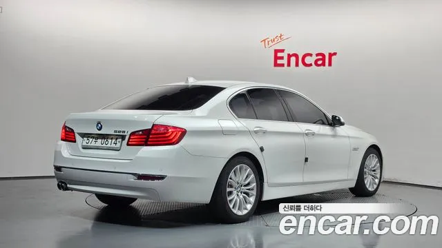 BMW 5-Series 2015 thumb 2