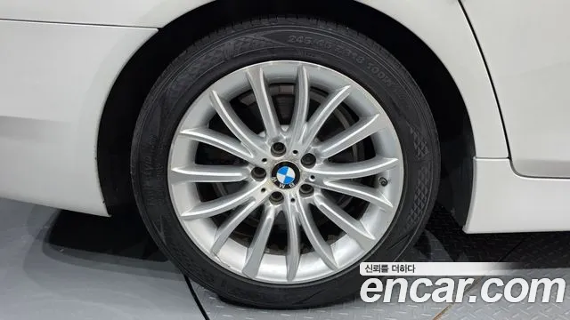 BMW 5-Series 2015 thumb 5