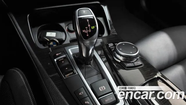BMW 5-Series 2015 thumb 9