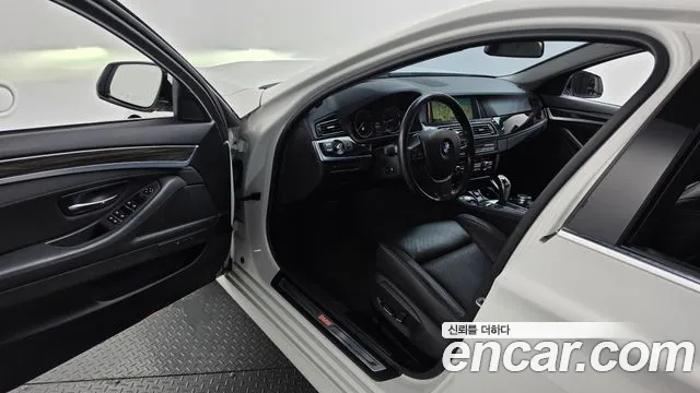 BMW 5-Series 2015 thumb 10