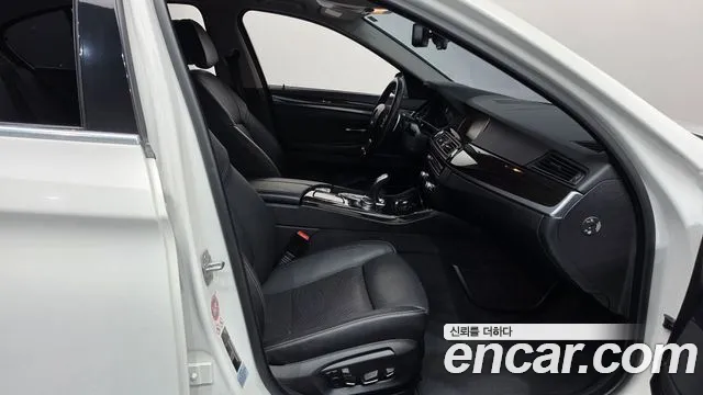 BMW 5-Series 2015 thumb 11