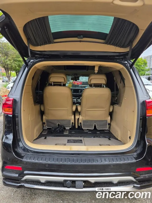 Kia Carnival 2018 thumb 4