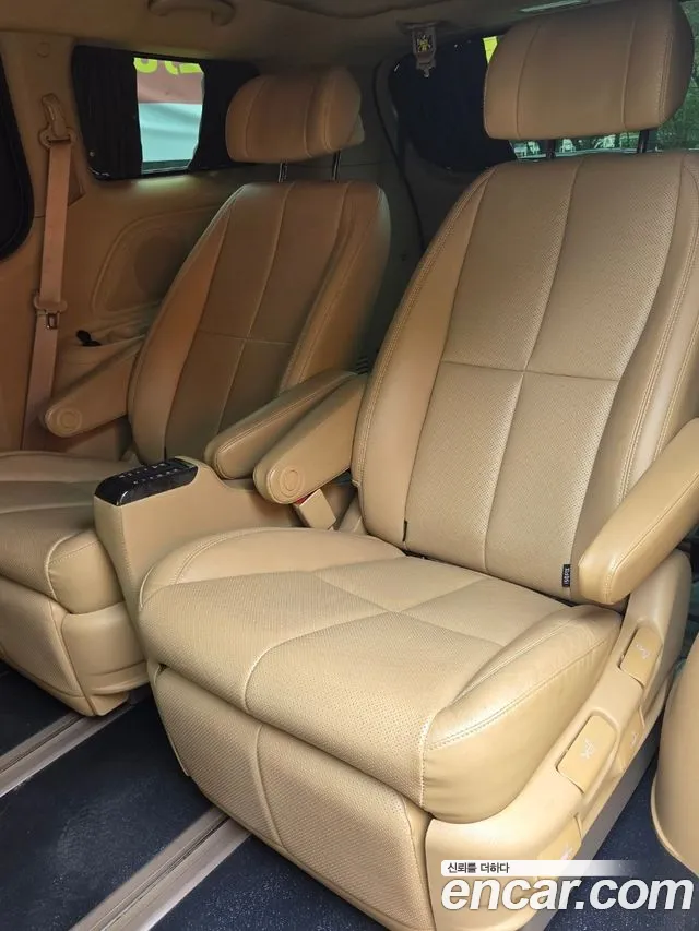 Kia Carnival 2018 thumb 6
