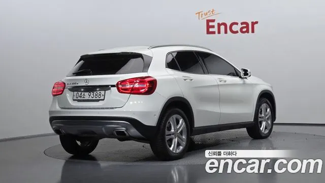 Mercedes-Benz GLA 2017 thumb 2