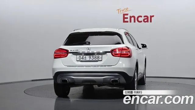 Mercedes-Benz GLA 2017 thumb 4