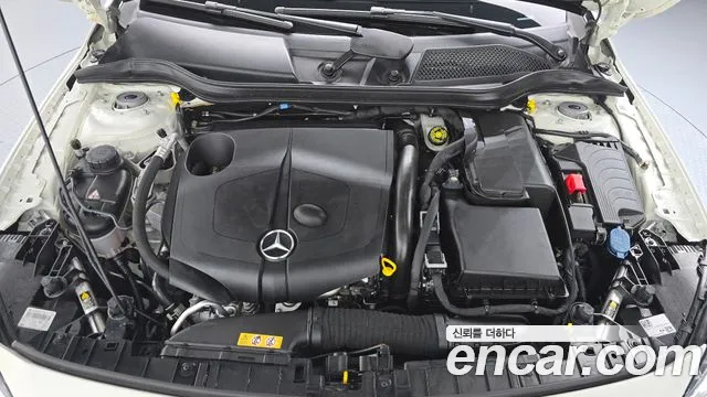 Mercedes-Benz GLA 2017 thumb 6