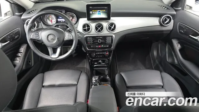 Mercedes-Benz GLA 2017 thumb 7