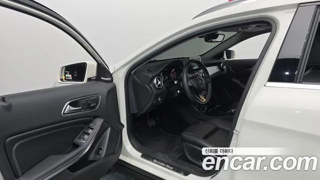 Mercedes-Benz GLA 2017 thumb 10