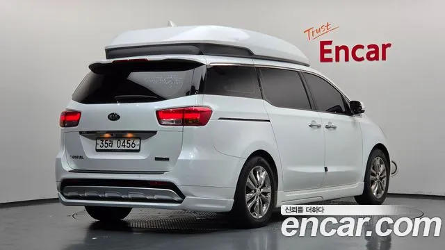 Kia Carnival 2016 thumb 2