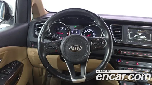 Kia Carnival 2016 thumb 12