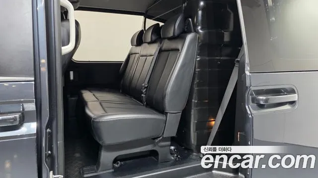 Hyundai Staria 2022 thumb 12