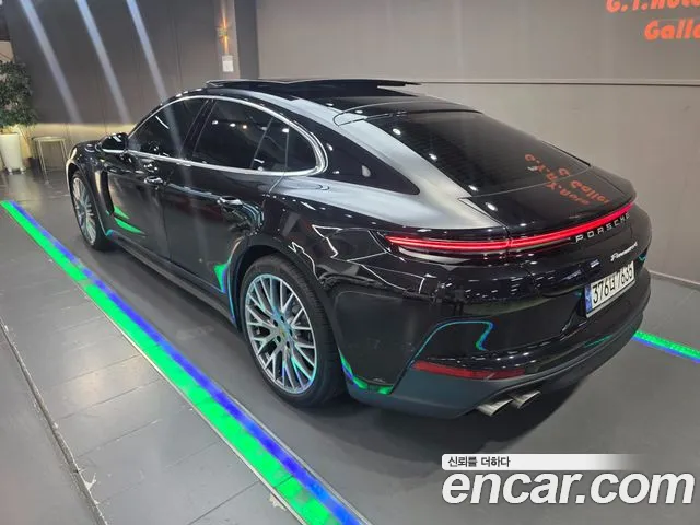 Porsche Panamera 2024 thumb 2
