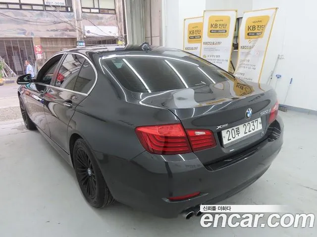 BMW 5-Series 2015 thumb 4