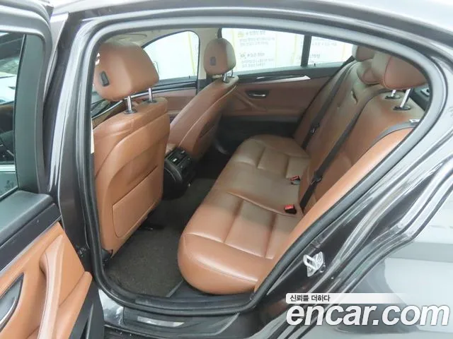 BMW 5-Series 2015 thumb 6