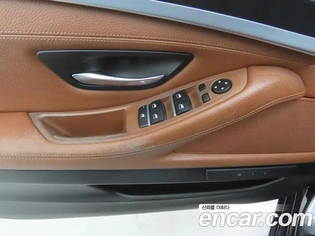 BMW 5-Series 2015 thumb 9