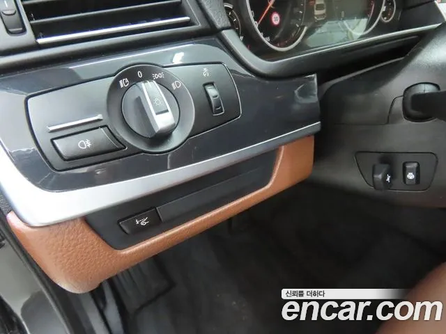 BMW 5-Series 2015 thumb 10