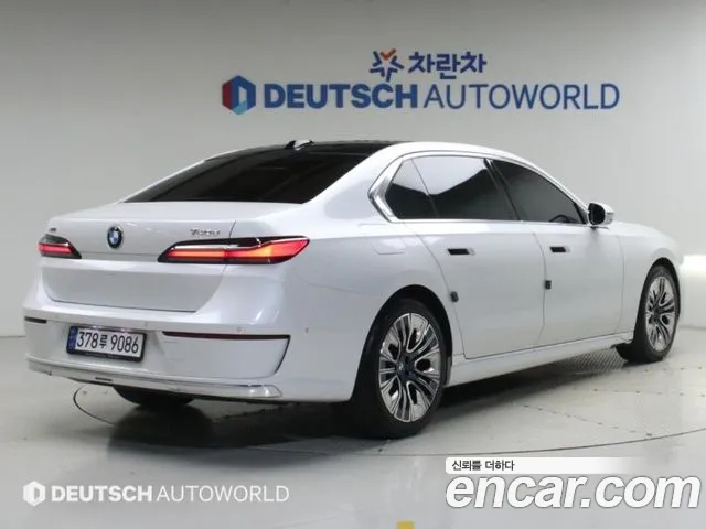 BMW 7-Series 2023 thumb 2