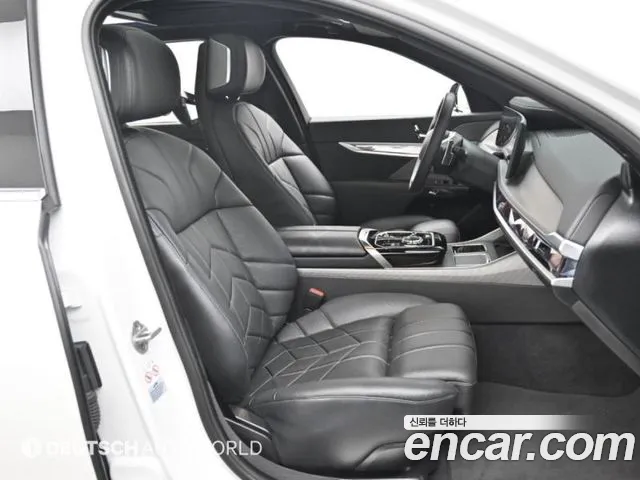 BMW 7-Series 2023 thumb 10