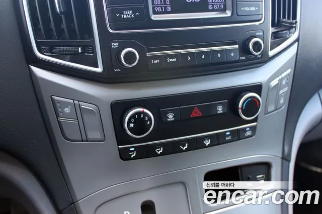 Hyundai Starex 2017 thumb 10