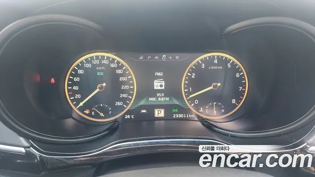 Kia K9 2015 thumb 10