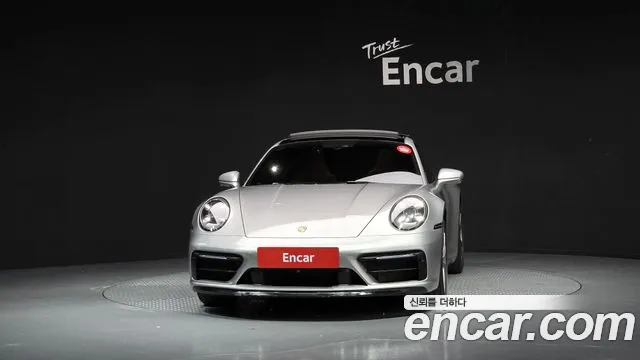 Porsche 911 2020 thumb 3