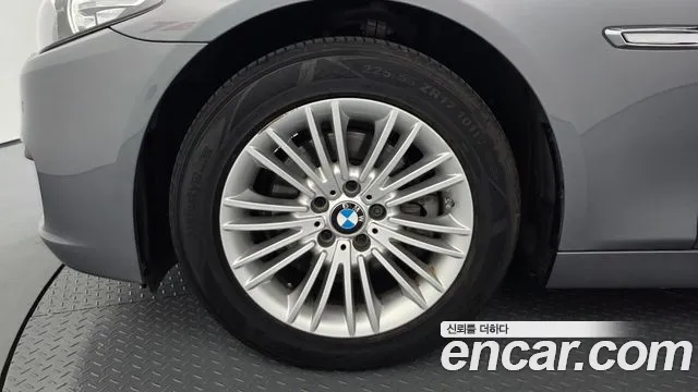 BMW 5-Series 2015 thumb 5