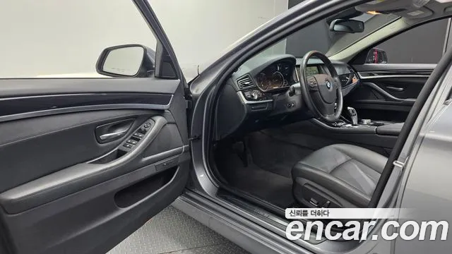 BMW 5-Series 2015 thumb 10