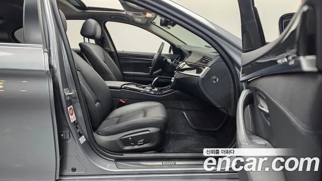 BMW 5-Series 2015 thumb 11