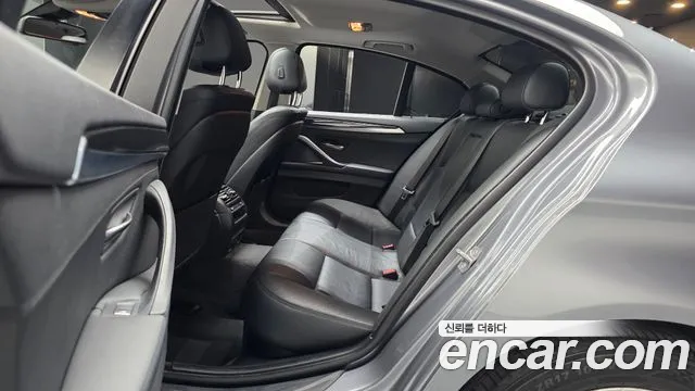 BMW 5-Series 2015 thumb 12