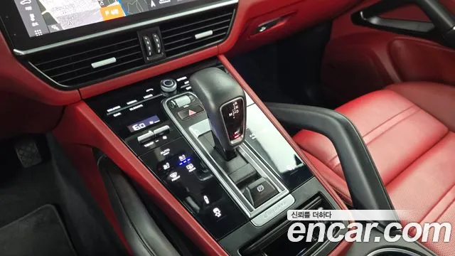 Porsche Cayenne 2021 thumb 9
