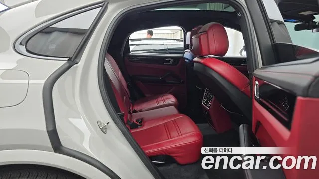 Porsche Cayenne 2021 thumb 11