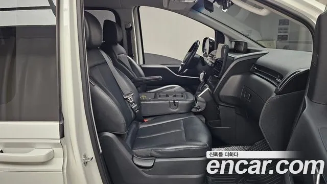 Hyundai Staria 2021 thumb 10
