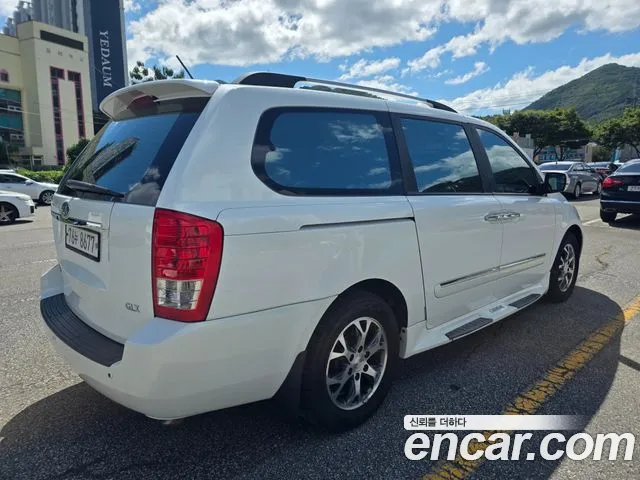 Kia Carnival 2013 thumb 2