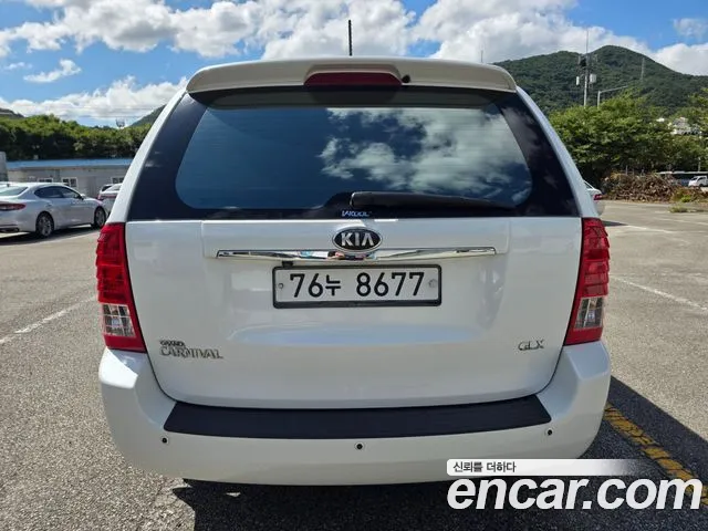 Kia Carnival 2013 thumb 4