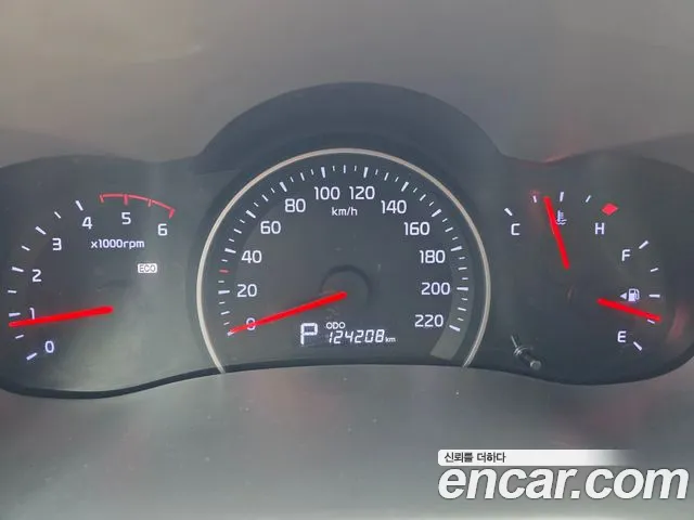 Kia Carnival 2013 thumb 8