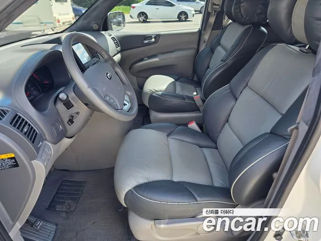 Kia Carnival 2013 thumb 10
