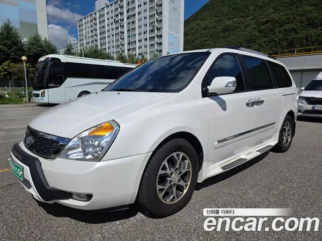Kia Carnival 2013 thumb 12